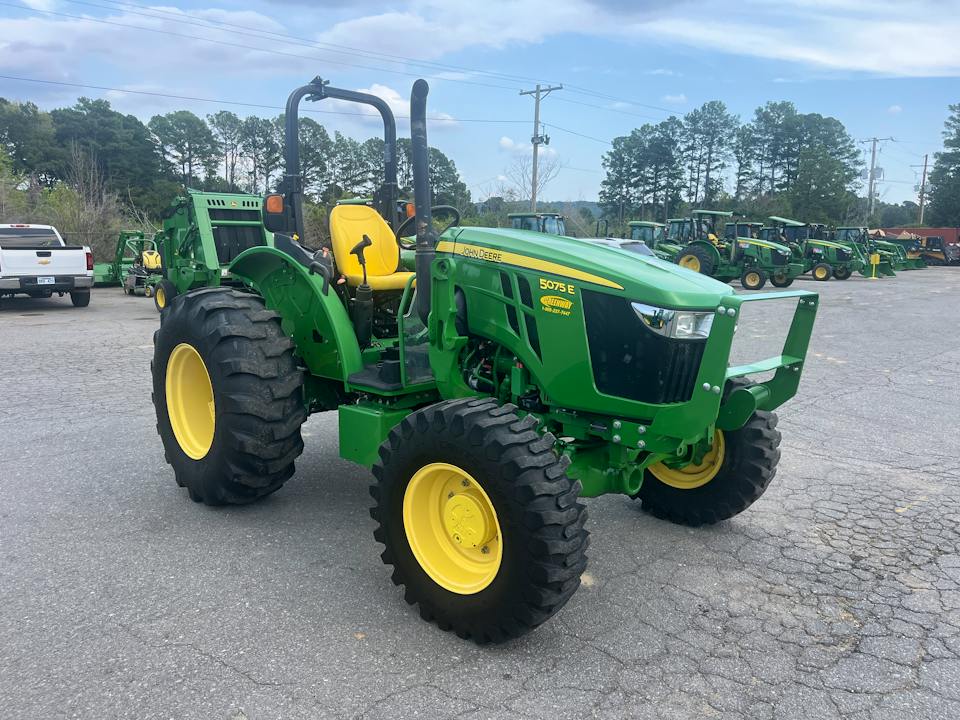 John Deere 5075E