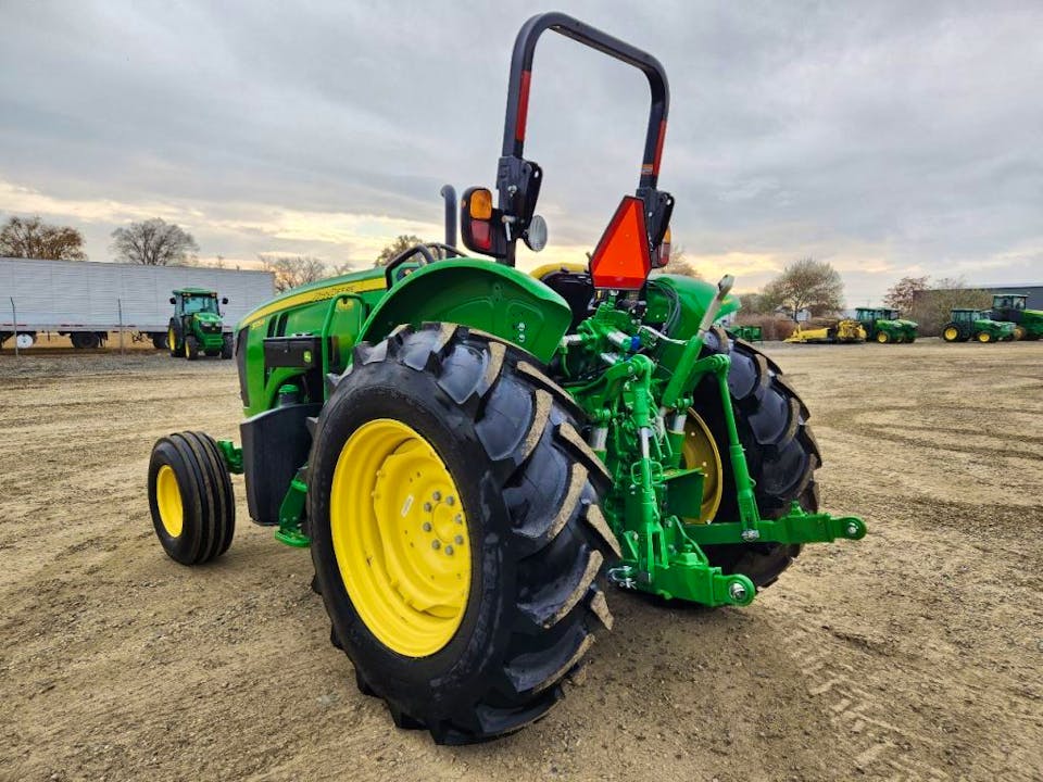 John Deere 5075M