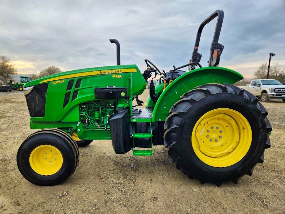John Deere 5075M