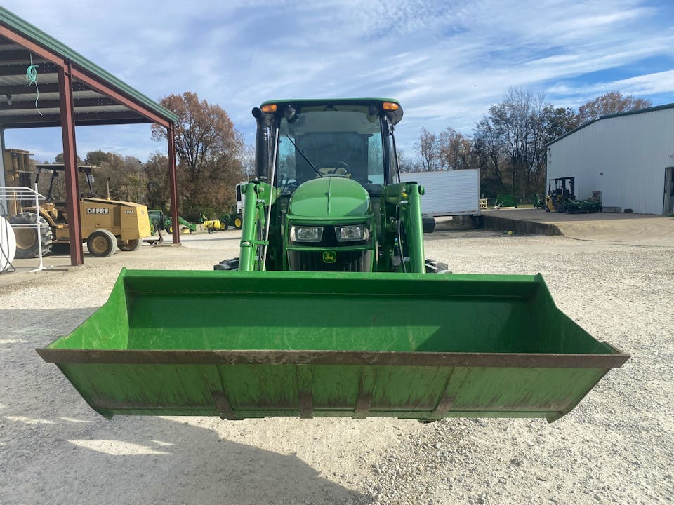 John Deere 5090E