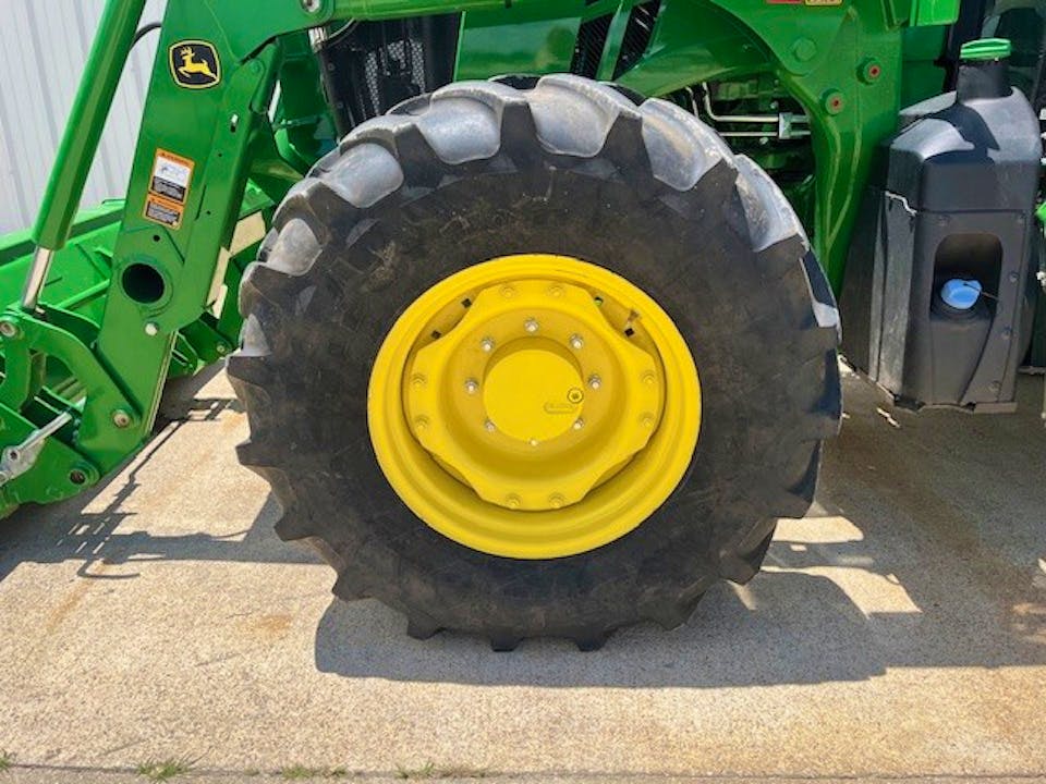 John Deere 5100M