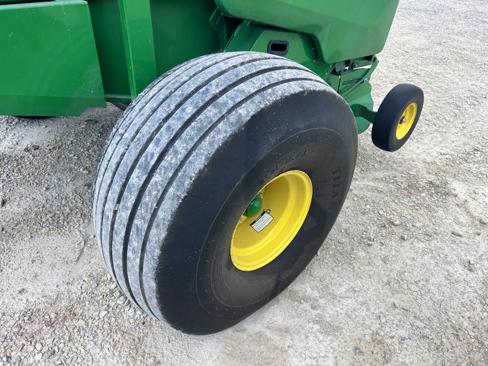 John Deere 560M