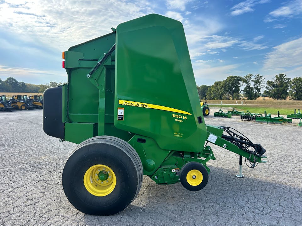 John Deere 560M