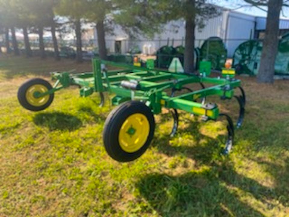 John Deere 610