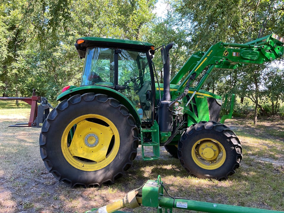 John Deere 6105E