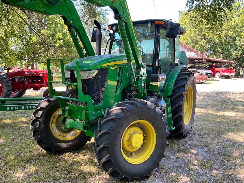 John Deere 6105E
