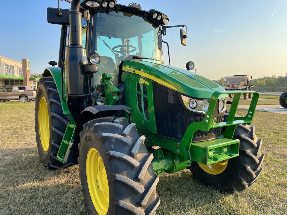 John Deere 6110M