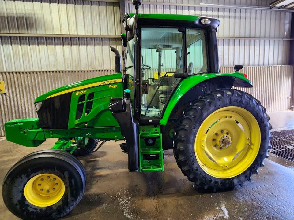 John Deere 6110M