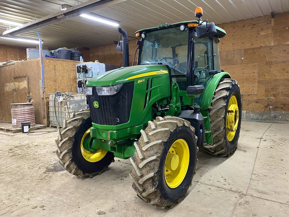 John Deere 6120E