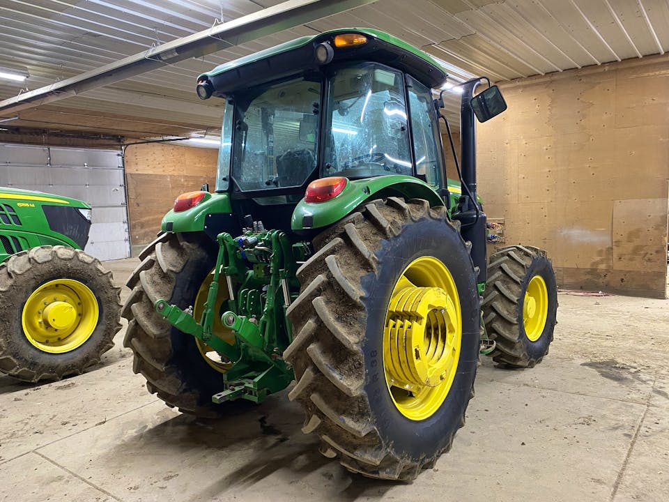 John Deere 6120E