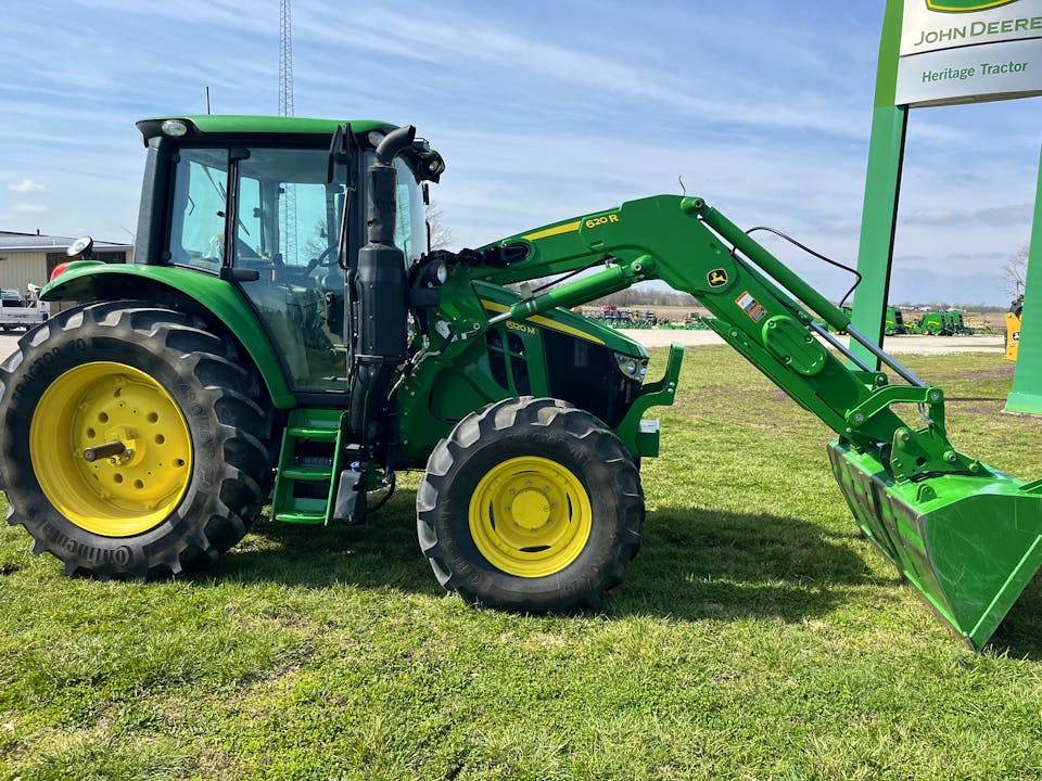 John Deere 6120M