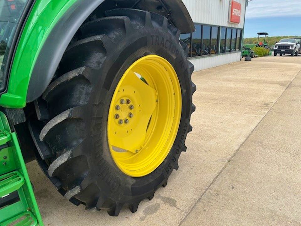 John Deere 6120M