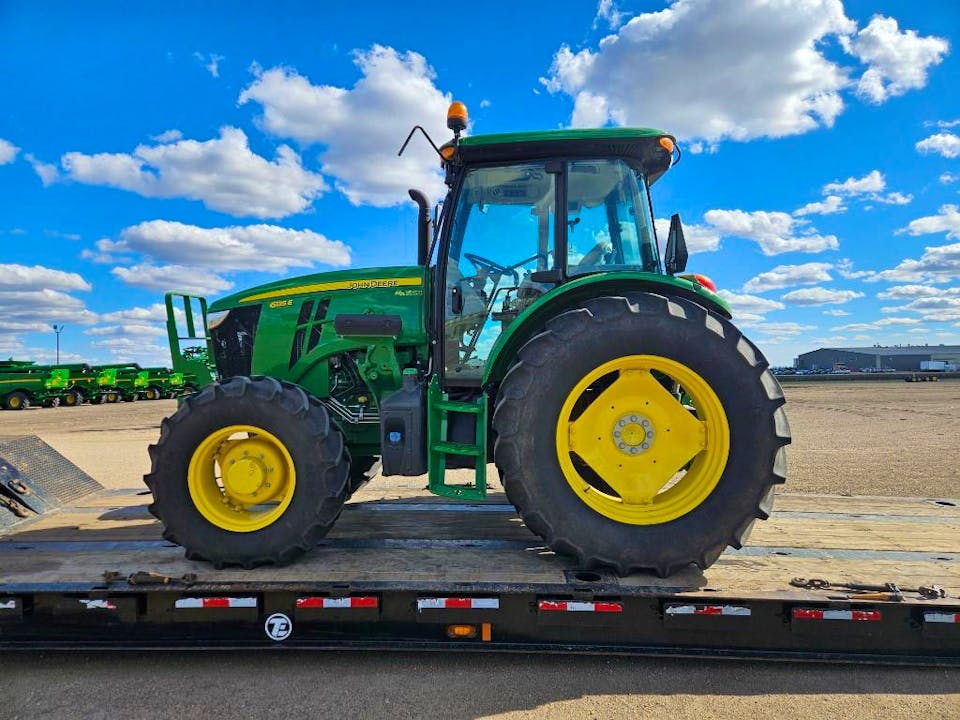 John Deere 6135E