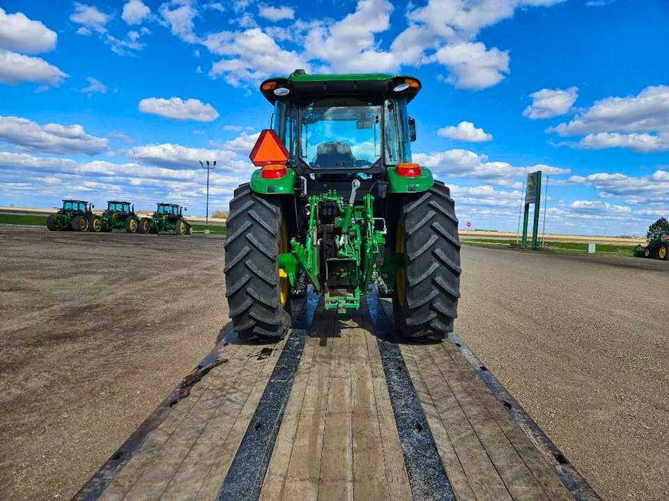 John Deere 6135E