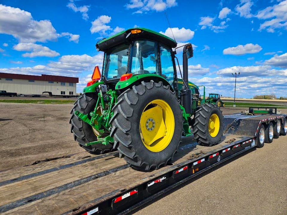John Deere 6135E