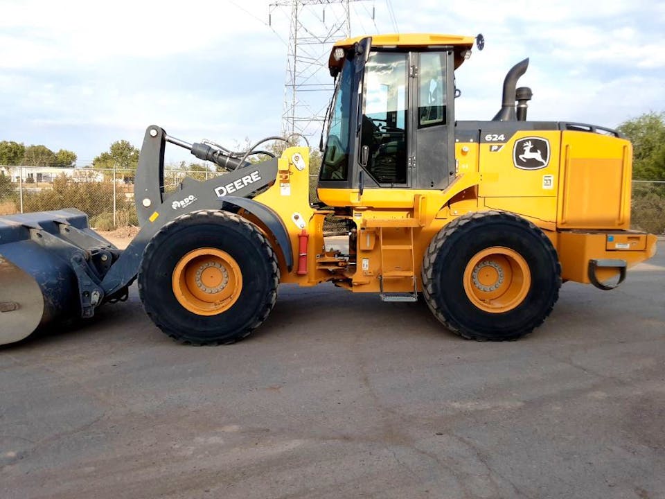 John Deere 624P