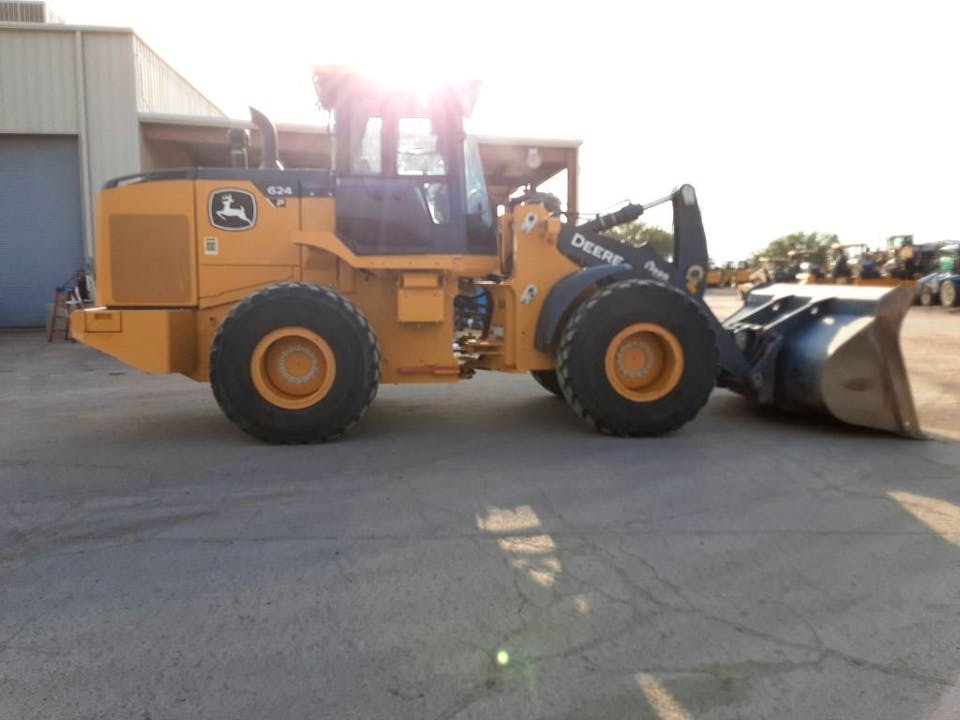 John Deere 624P