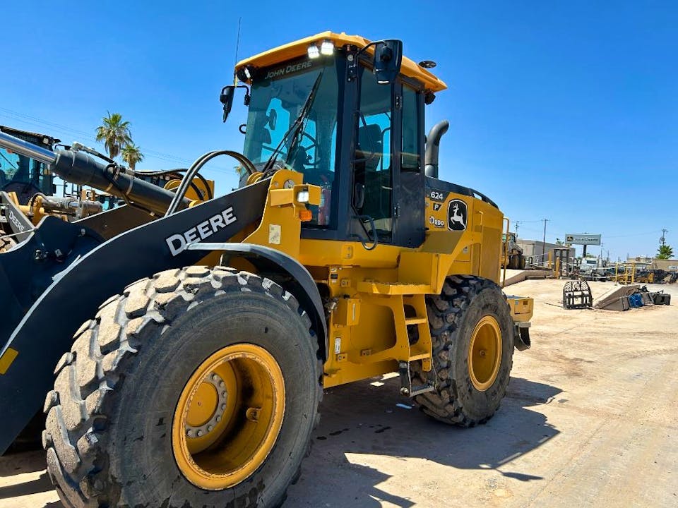 John Deere 624P