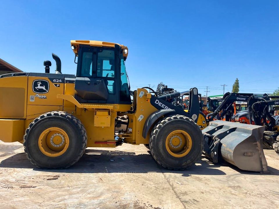 John Deere 624P