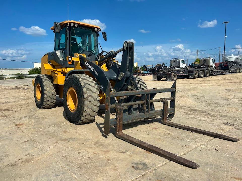 John Deere 624P