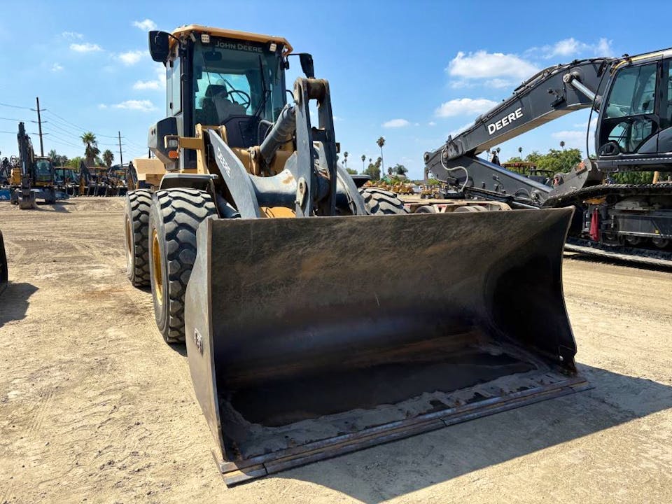 John Deere 624P