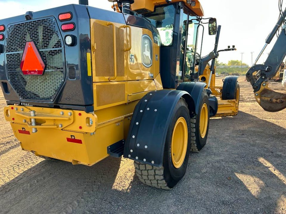 John Deere 672G
