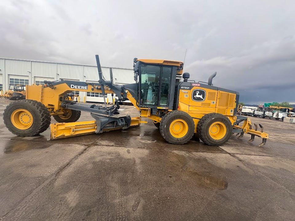 John Deere 672G