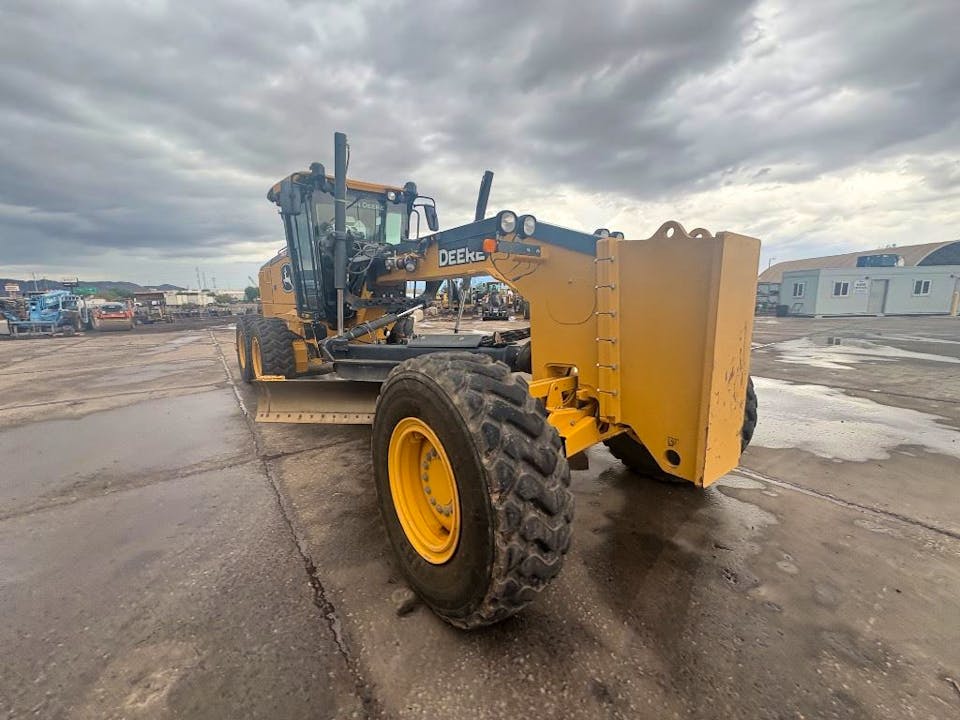 John Deere 672G