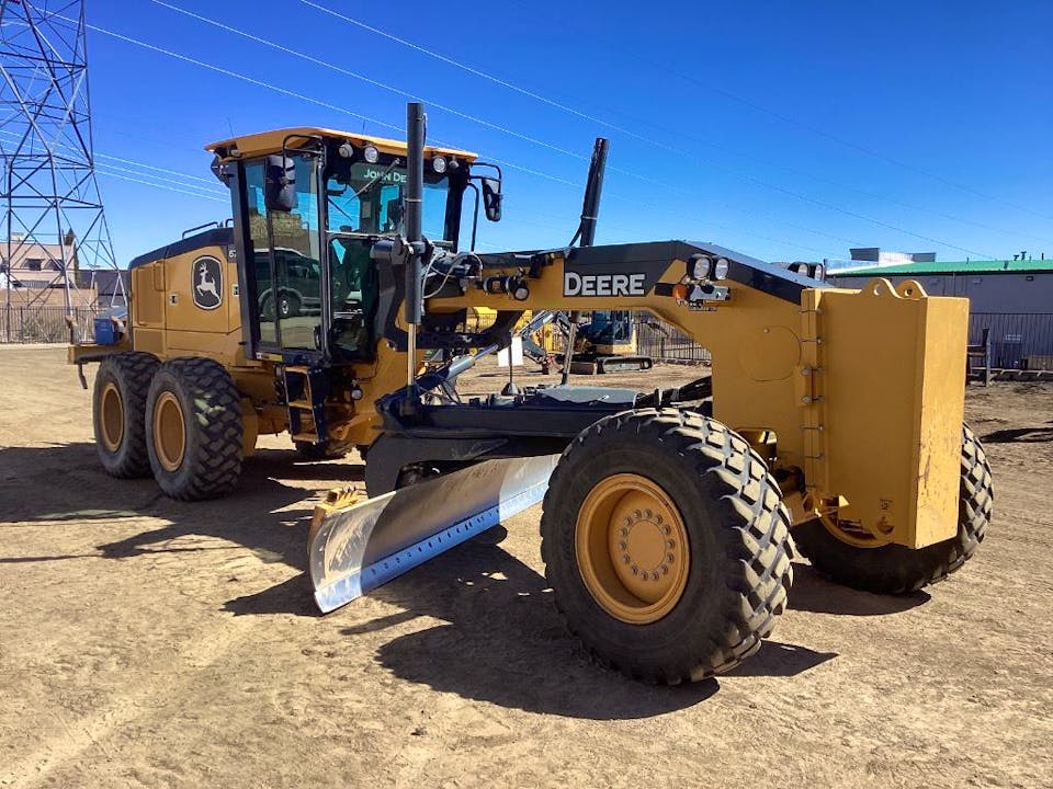 John Deere 672G