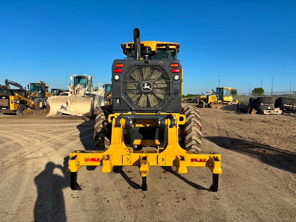 John Deere 672G
