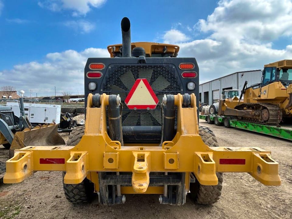 John Deere 672G