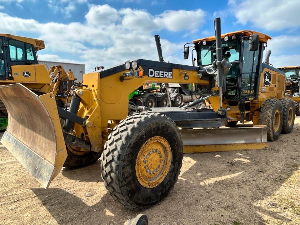 John Deere 672G