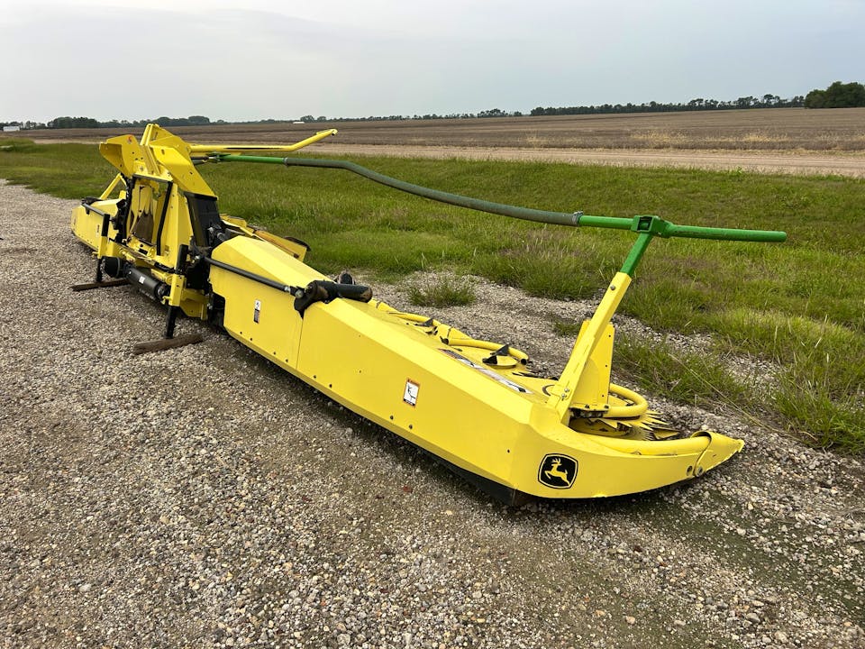 John Deere 692
