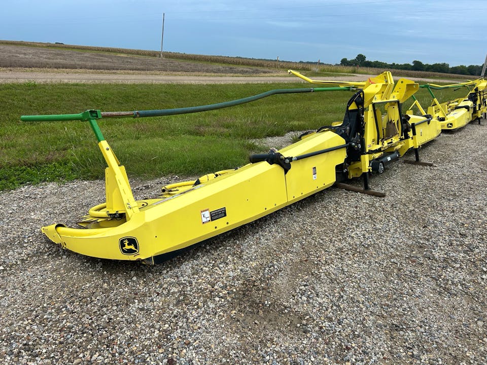 John Deere 692