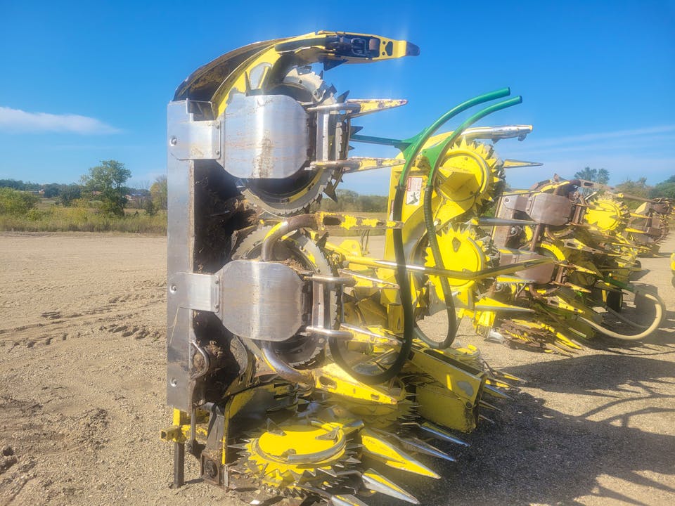 John Deere 698