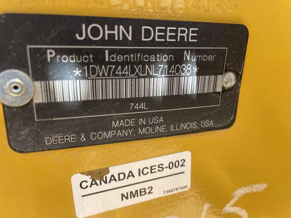 John Deere 744L