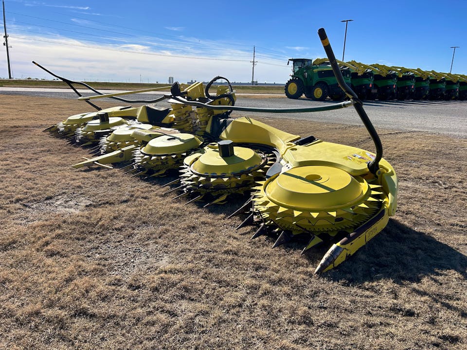 2022-john-deere-772-051766