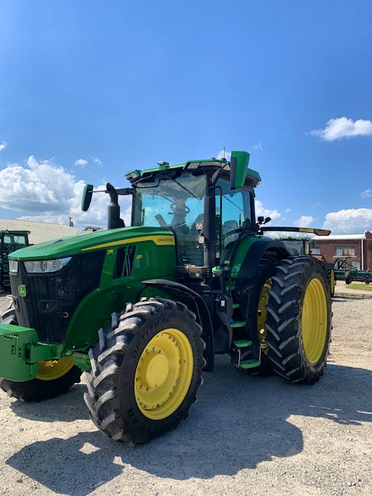 John Deere 7R 210