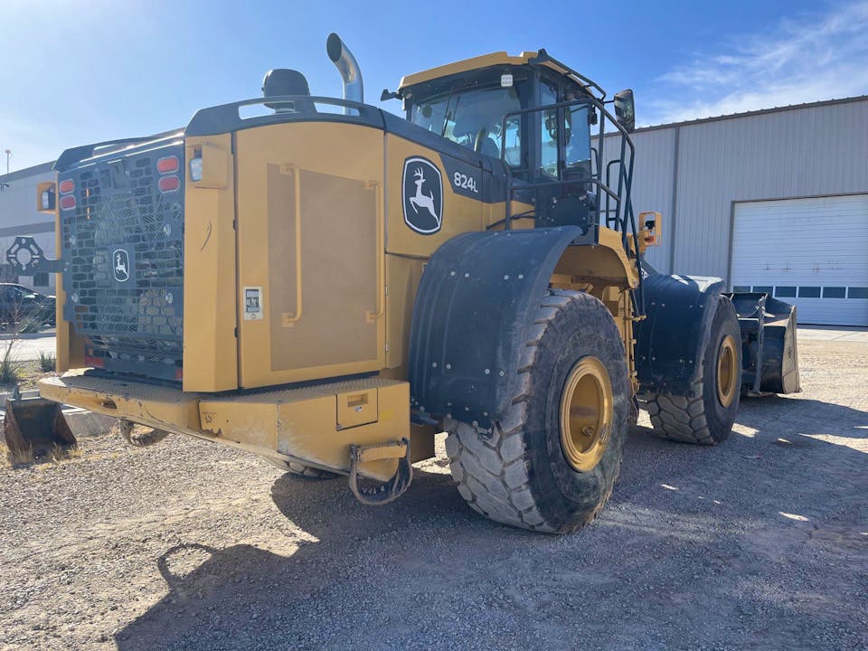 John Deere 824L