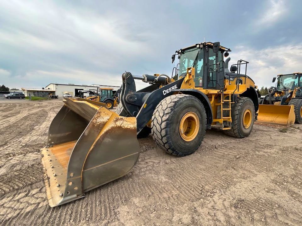John Deere 824L
