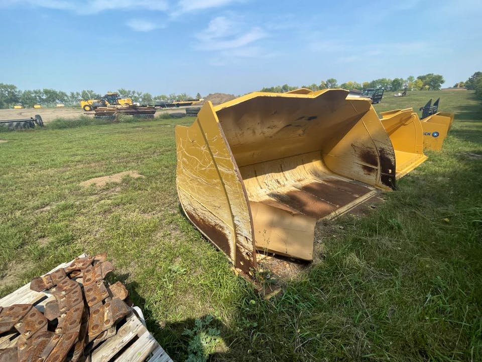 John Deere 824L6.75P