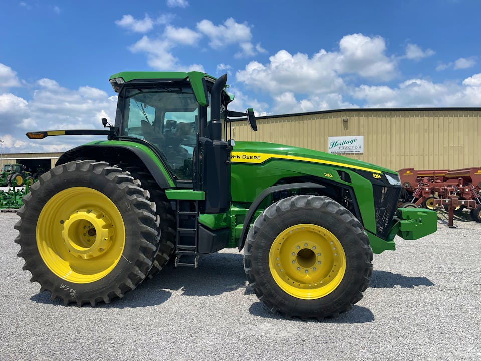 John Deere 8R 230