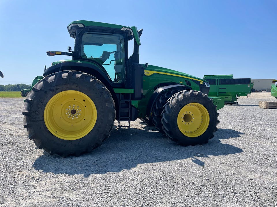 John Deere 8R 230