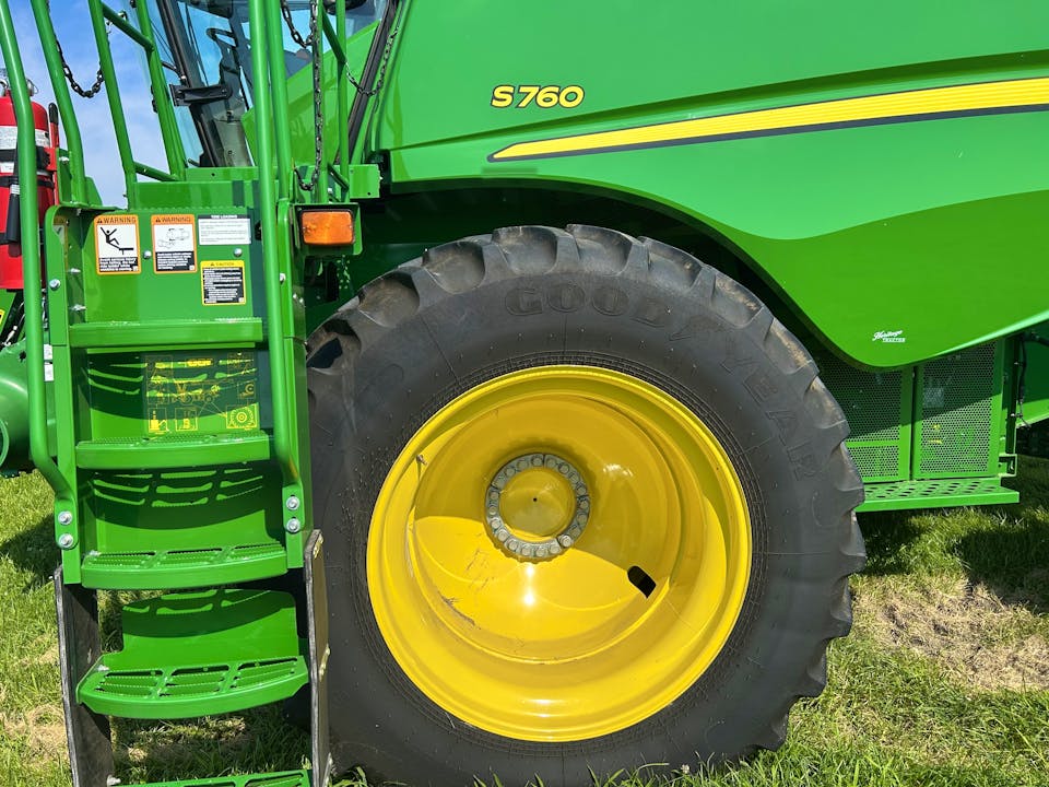 John Deere S760