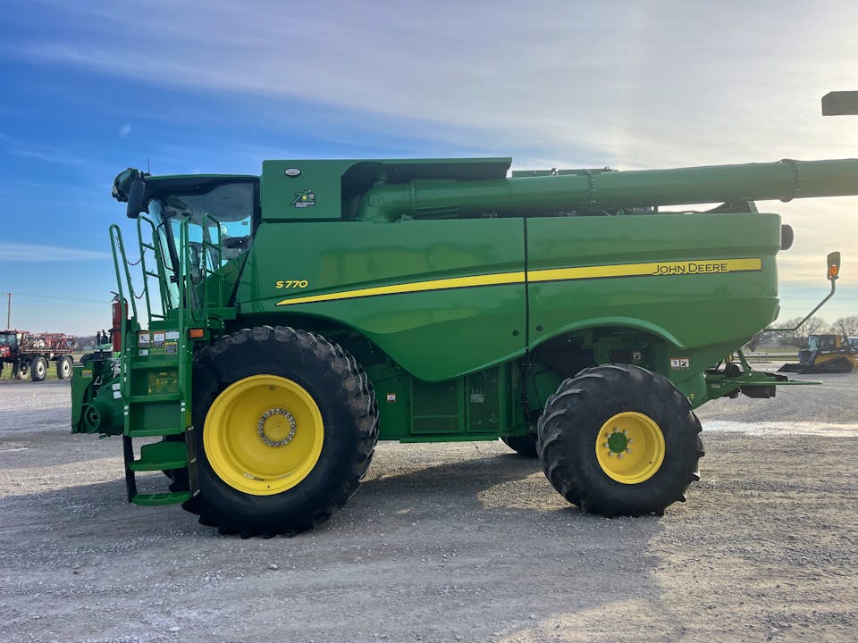 John Deere S770