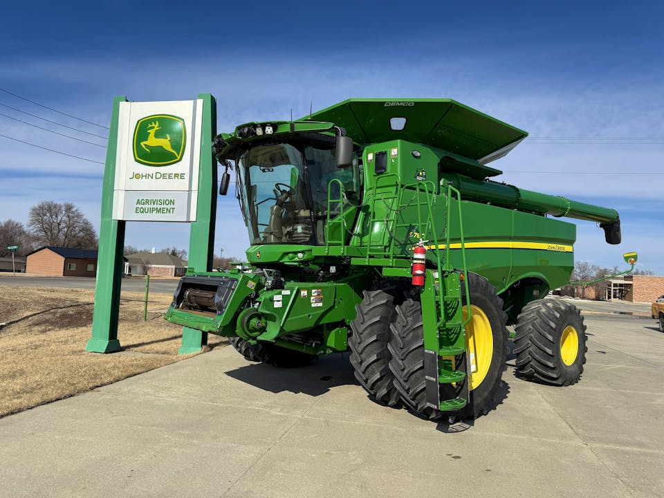 John Deere S780