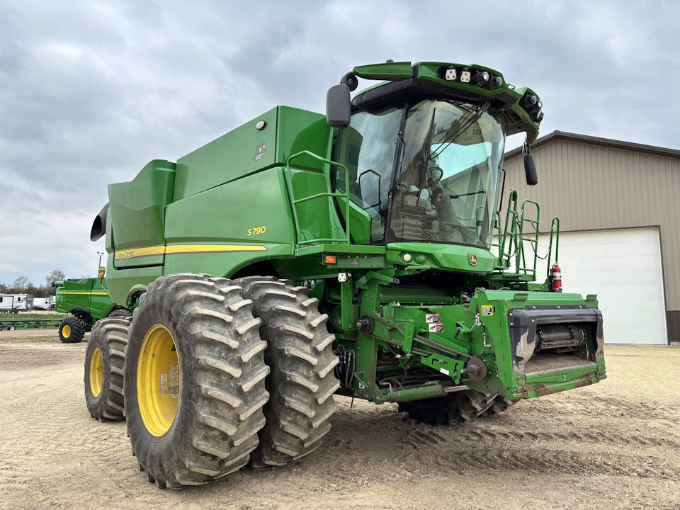 John Deere S790