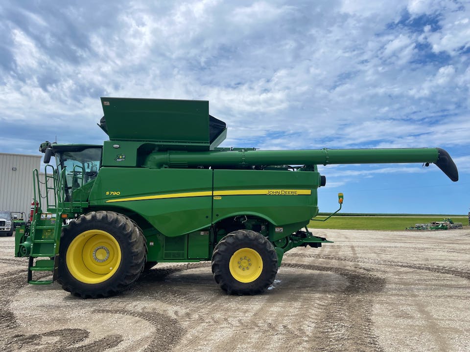 John Deere S790