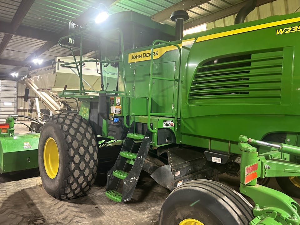 John Deere W235M