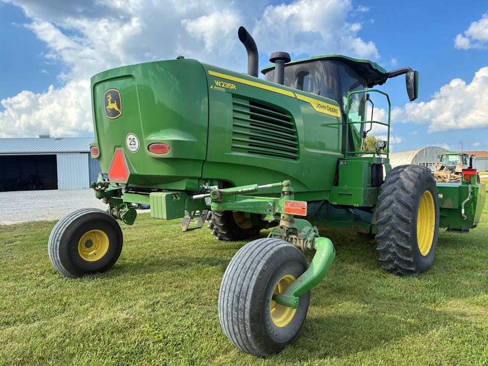 John Deere W235R